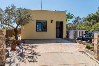 Casa vacanza con terrazza vista mare e spiagge di sabbia a 300 m.
