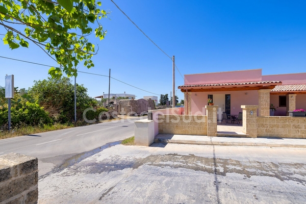 Casa nuovissima ampi spazi esterni mare sabbia a pochi Km. Presicce