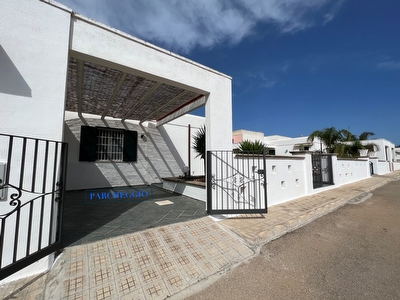 Villino - distese sabbiose, spazi esterni con barbecue in muratura e per pizza