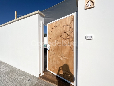 Casa indipendente con spazi esterni e mare vicino Torre Lapillo - Foto 2