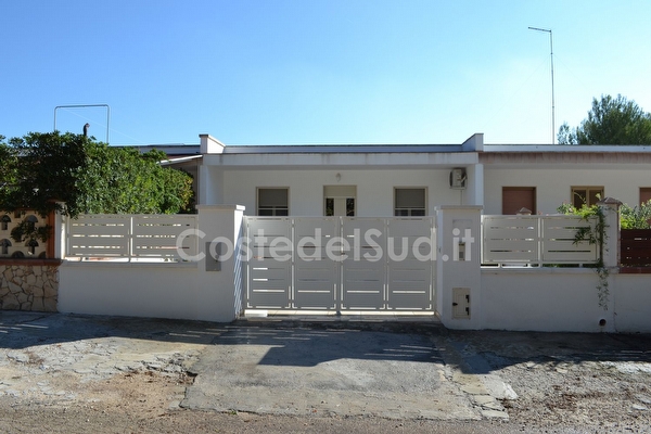 Villa finemente arredata con ampi spazi esterni Pescoluse