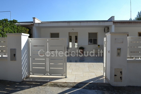 Villa finemente arredata con ampi spazi esterni Pescoluse