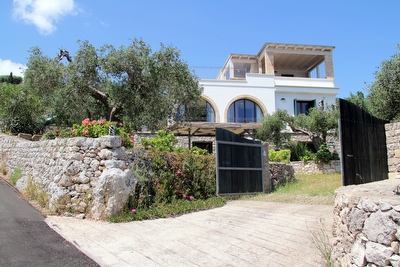 Appartamento piano terra con tanto verde e mare vicino.