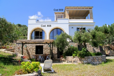 Appartamento primo piano vista mare immerso nel verde.