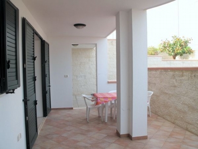 Villetta nuova ben arredata con tanta sabbia nelle vicinanze.