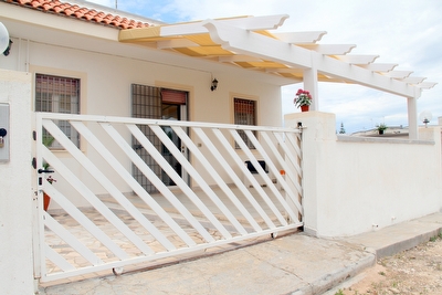 Comodo appartamento tre camere spazi esterni mare vicino.