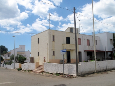 Appartamento spazioso con passeggio e spiagge sabbiose vicine.