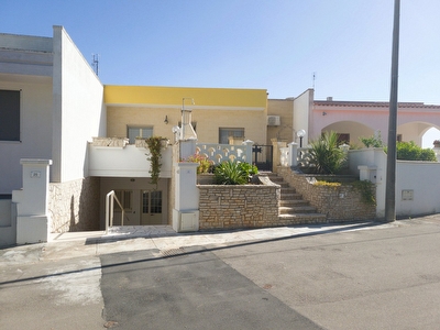 Appartamento comodo con mare sabbioso e passeggio vicini.