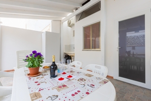 Appartamento con spazio esterno e con mare di sabbia a piedi. Lido Marini - Foto 13