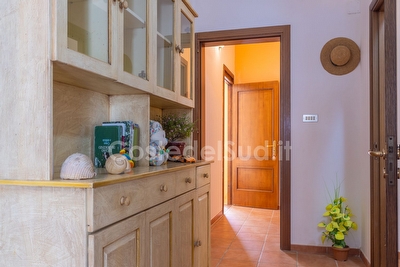 Appartamento con spazio esterno e con mare di sabbia a piedi. Lido Marini - Foto 5