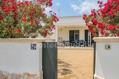 Villetta su due livelli nel cuore delle Maldive con sabbia e centro a piedi. Pescoluse - Foto principale