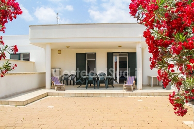 Villetta su due livelli nel cuore delle Maldive con sabbia e centro a piedi. Pescoluse - Foto 8