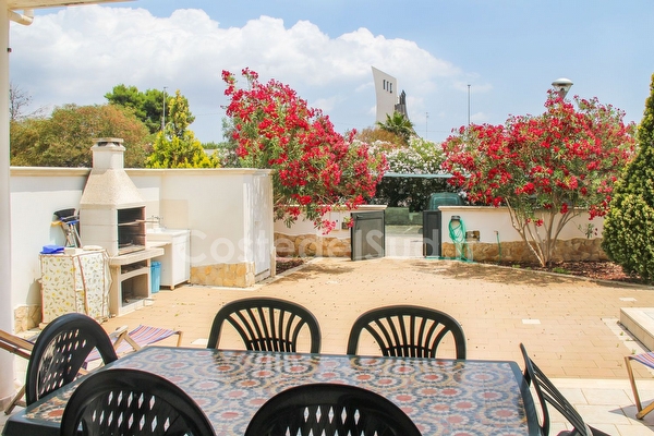 Villetta su due livelli nel cuore delle Maldive con sabbia e centro a piedi. Pescoluse