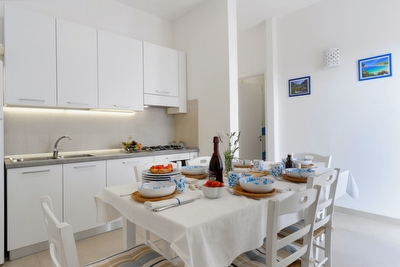 Appartamento piano terra con mare e passeggio a piedi.