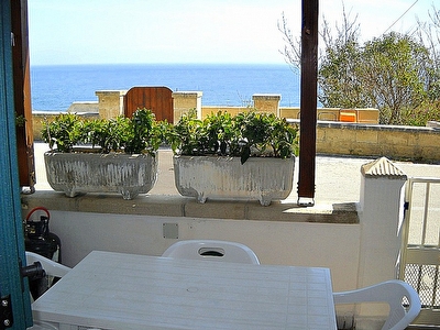 Appartamento vista mare con  spazi esterni allestiti. Marina di Marittima