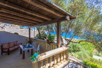 Attico vista mare immerso nel verde ampi spazi esterni. Marina di Marittima