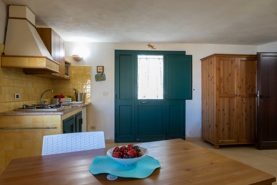 Attico vista mare immerso nel verde ampi spazi esterni.