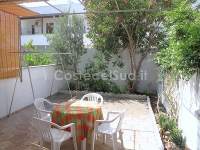 Appartamento tre posti con mare di sabbia nelle vicinanze. Torre Pali - Foto principale