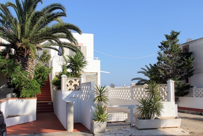 Appartamento primo piano con sabbia di Lido Marini a piedi.