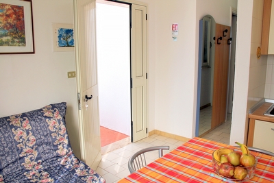 Appartamento primo piano con sabbia di Lido Marini a piedi.