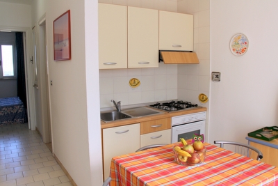 Appartamento primo piano con sabbia di Lido Marini a piedi.