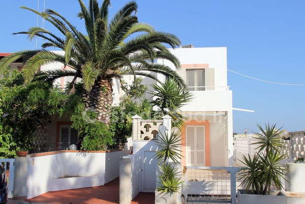 Appartamento primo piano con sabbia di Lido Marini a piedi.