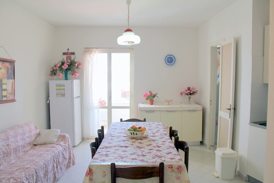 Appartamento vicinissimo ai lidi sabbiosi liberi ed attrezzati.