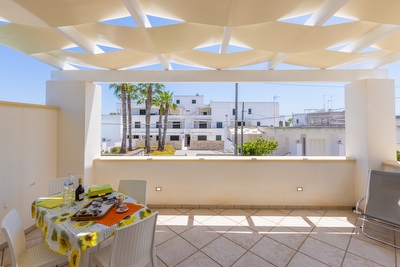 Appartamento nuovo con spazi esterni mare e centro vicini.