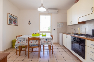 Appartamento con grande porticato centro e mare di sabbia a piedi. Lido Marini - Foto 10