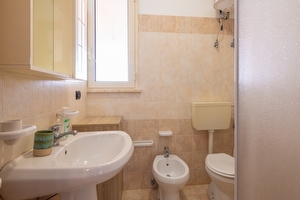 Appartamento con grande porticato centro e mare di sabbia a piedi. Lido Marini - Foto 14