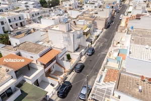 Appartamento con grande porticato centro e mare di sabbia a piedi. Lido Marini - Foto 3
