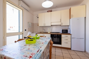 Appartamento con grande porticato centro e mare di sabbia a piedi. Lido Marini - Foto 6