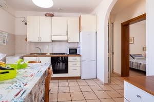 Appartamento con grande porticato centro e mare di sabbia a piedi. Lido Marini - Foto 7