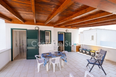 Appartamento con grande porticato centro e mare di sabbia a piedi. Lido Marini - Foto 21