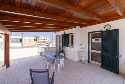 Appartamento con grande porticato centro e mare di sabbia a piedi. Lido Marini - Foto 22