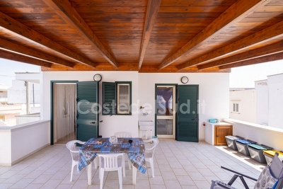 Appartamento con grande porticato centro e mare di sabbia a piedi. Lido Marini - Foto 23