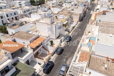 Appartamento con grande porticato centro e mare di sabbia a piedi. Lido Marini - Foto 3