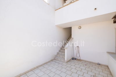 Appartamento con grande porticato centro e mare di sabbia a piedi. Lido Marini - Foto 4