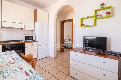 Appartamento con grande porticato centro e mare di sabbia a piedi. Lido Marini - Foto 8