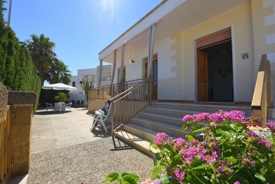 villetta indipendente con giardino recintato mare e passeggio a piedi.