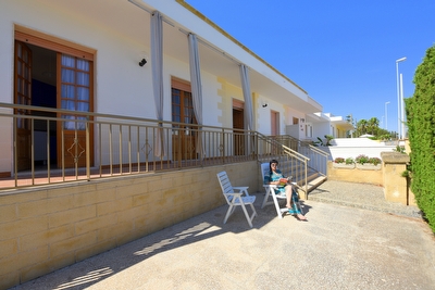 villetta indipendente con giardino recintato mare e passeggio a piedi.