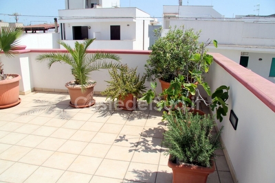 Appartamento con grande terrazzo e annesso portico. Torre San Giovanni - Foto 15