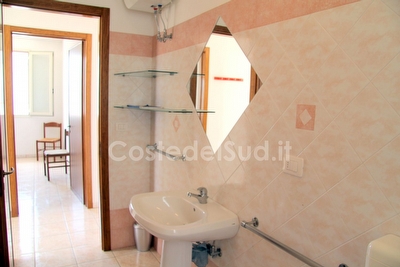 Appartamento con grande terrazzo e annesso portico. Torre San Giovanni - Foto 29