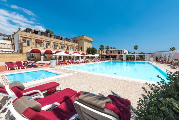 Villetta in residence con piscina, servizi ed animazione