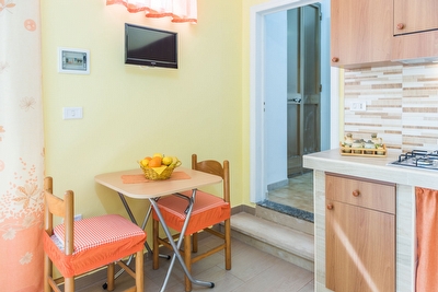 Comodo monolocale ben arredato 