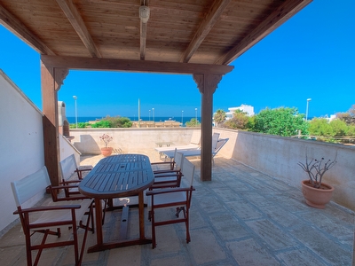 Casa con splendido attico vista mare - 2 camere - 2 bagni - spiaggetta a 100 m Torre San Giovanni - Foto 8