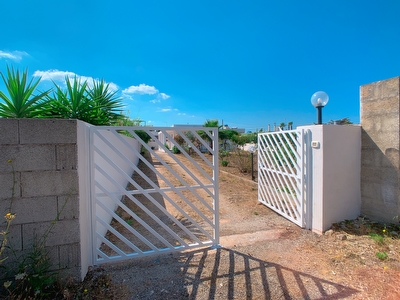 Comoda villa indipendente con ampio giardino esclusivo - mare a 350 m
