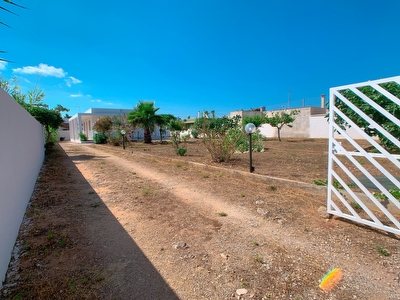 Comoda villa indipendente con ampio giardino esclusivo - mare a 350 m