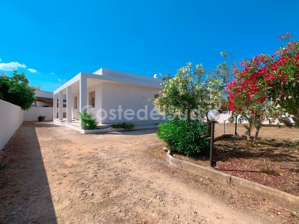 Comoda villa indipendente con ampio giardino esclusivo - mare a 350 m