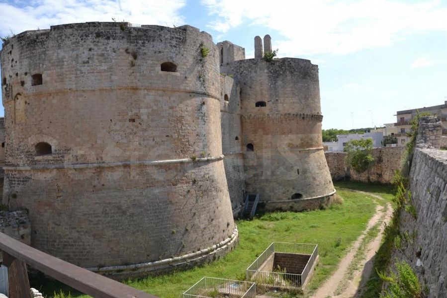 fossato Castello Aragonese